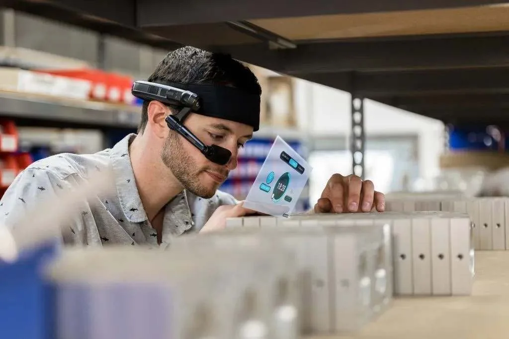 RealWear Navigator 520, visore industriale a mani libere